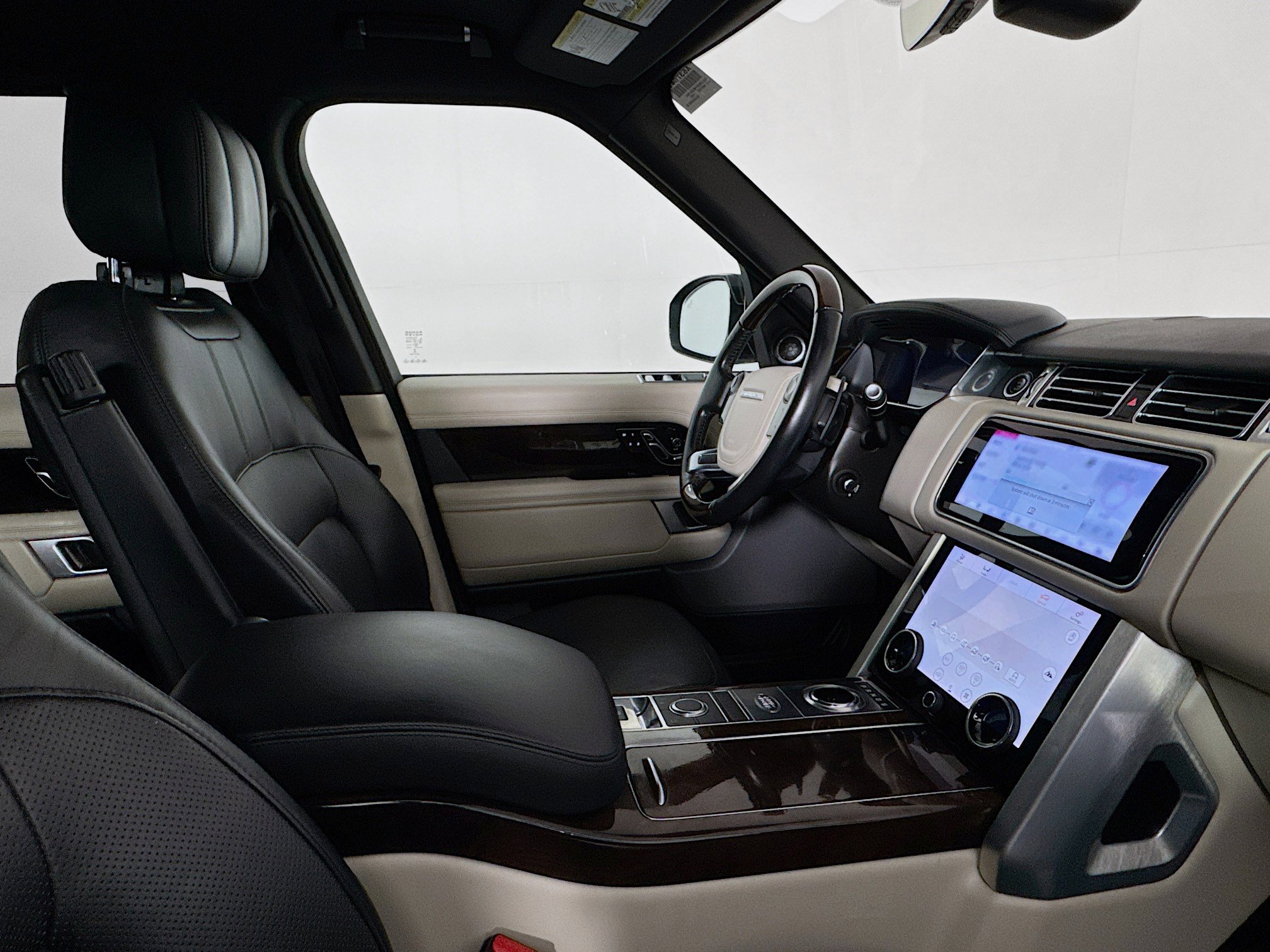 Used 2019 Land Rover Range Rover HSE image 28