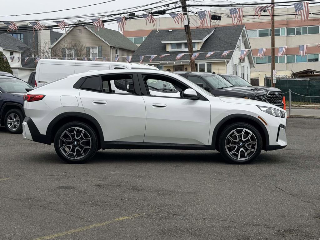Used 2026 BMW X2 xDrive28i AWD/4WD image 9