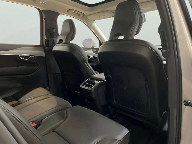 Used 2025 Volvo XC90 B5 Core AWD/4WD image 9