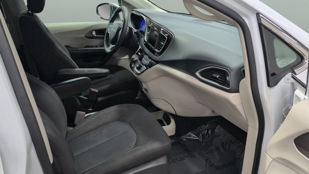 Used 2023 Chrysler Voyager LX FWD image 24