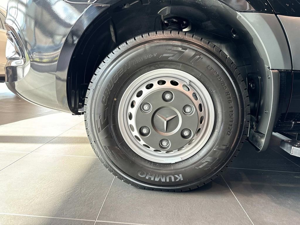 Used 2025 Mercedes-Benz Sprinter 3500 image 4