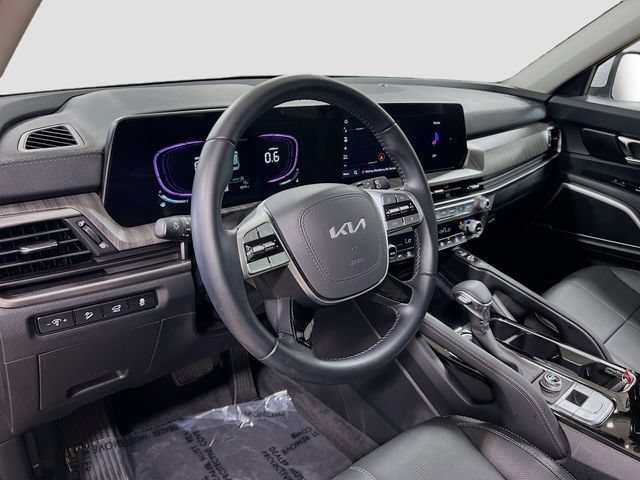 Certified 2025 Kia Telluride EX w/ EX Captain's Chair Package FWD image 9