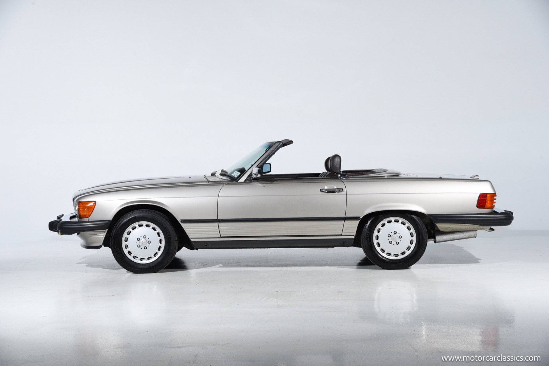 Used 1988 Mercedes-Benz 560 SL image 12