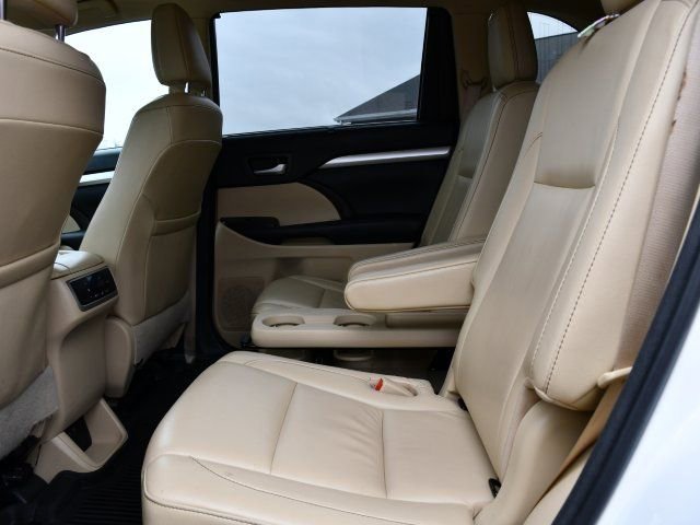 Used 2018 Toyota Highlander XLE image 16