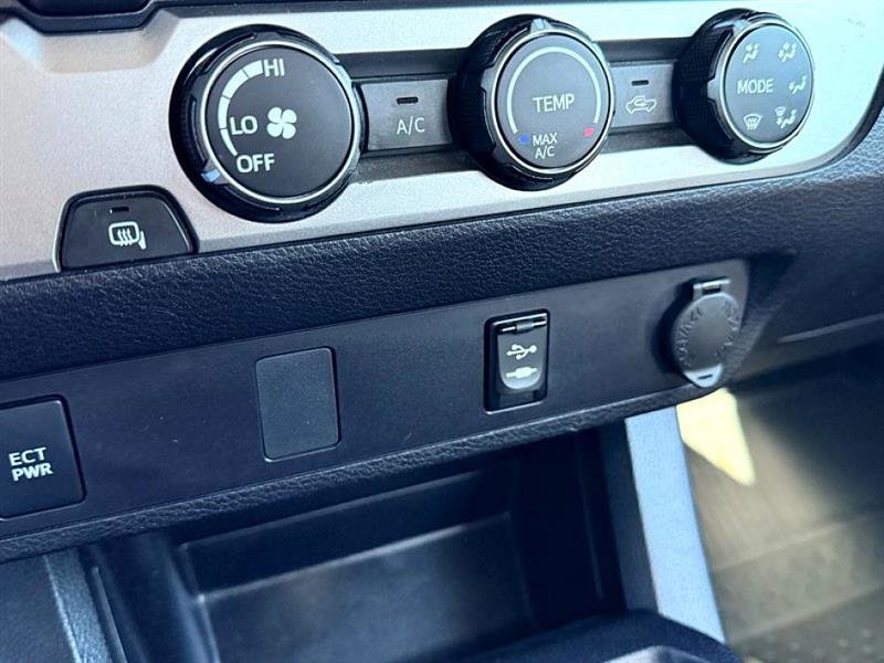Used 2019 Toyota Tacoma SR image 30