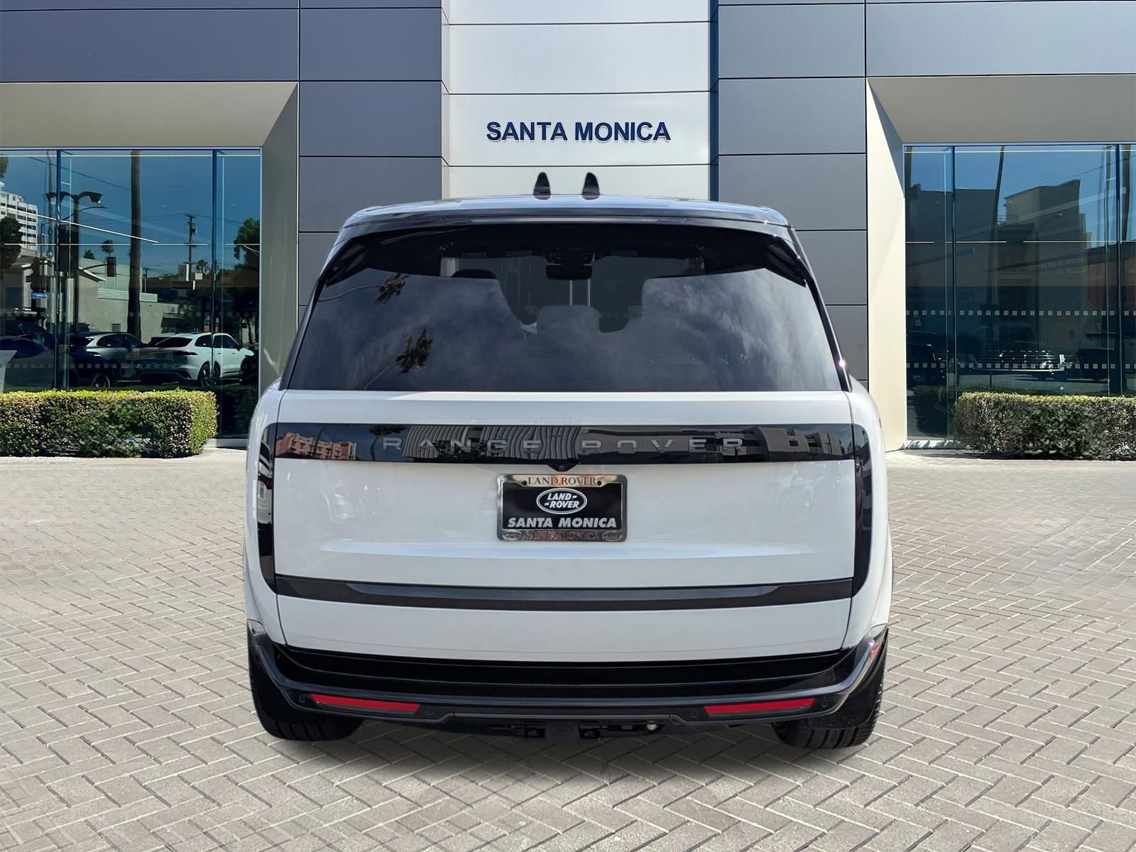 New 2026 Land Rover Range Rover Long Wheelbase SE image 4