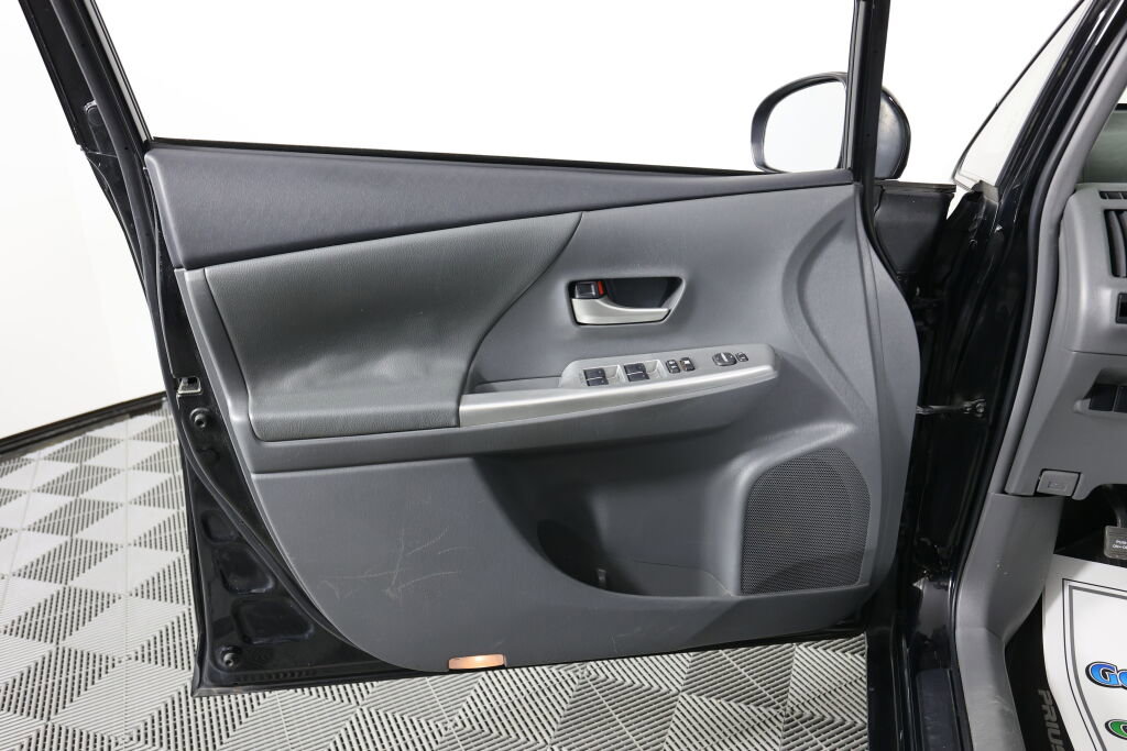 Used 2014 Toyota Prius V Two image 11