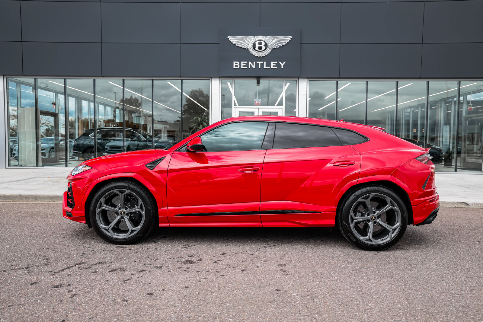 Used 2022 Lamborghini Urus AWD/4WD image 5