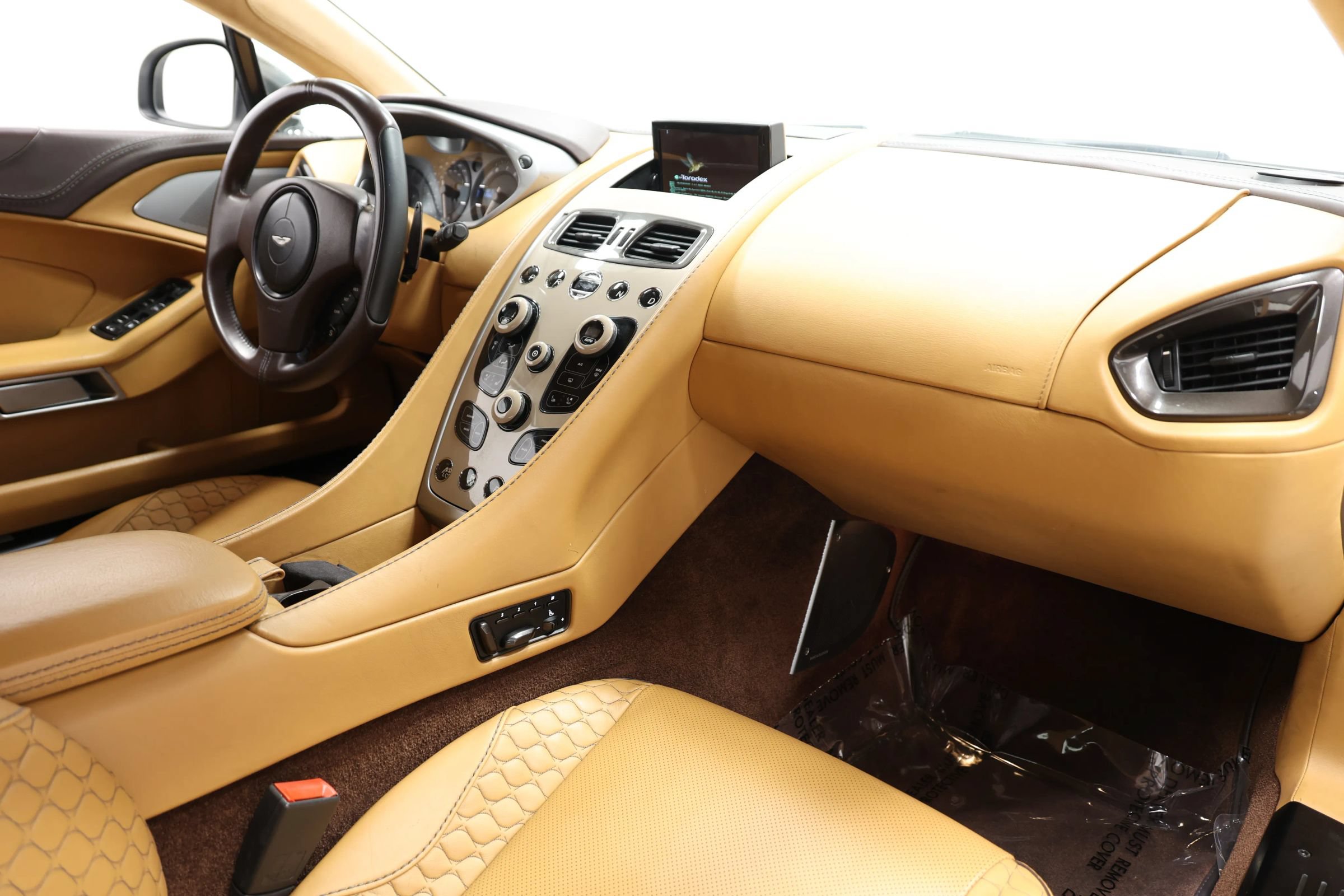 Used 2015 Aston Martin Vanquish Volante RWD image 71