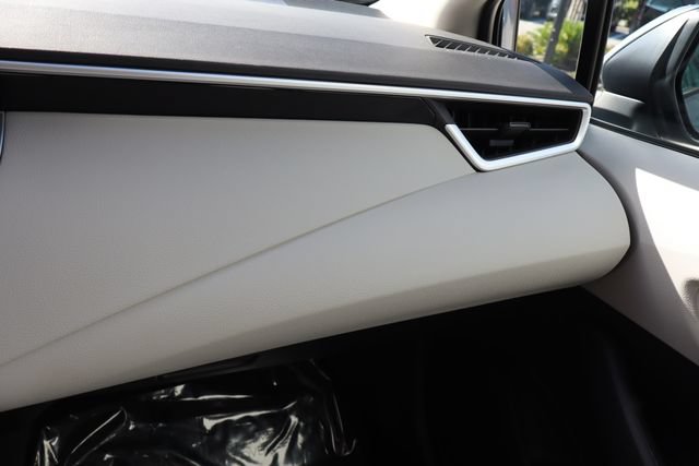 Used 2025 Toyota Corolla LE FWD image 31