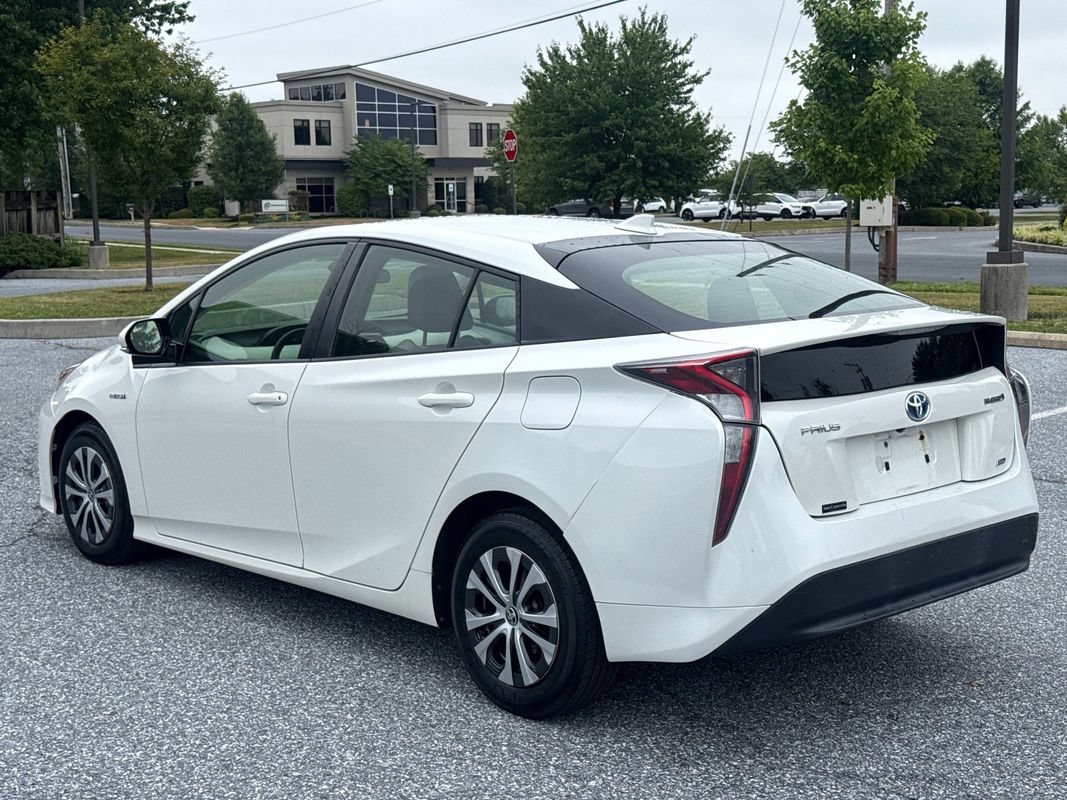 Used 2017 Toyota Prius Two FWD image 6