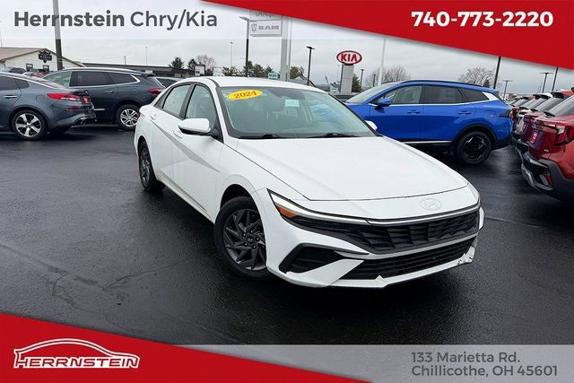 Used 2024 Hyundai Elantra SEL image 1
