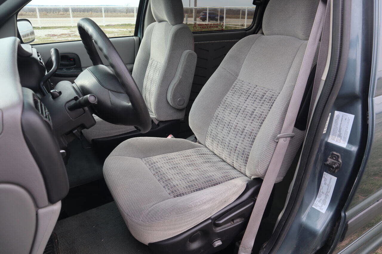 Used 2004 Chevrolet Venture LS w/ Easy Order Package image 4