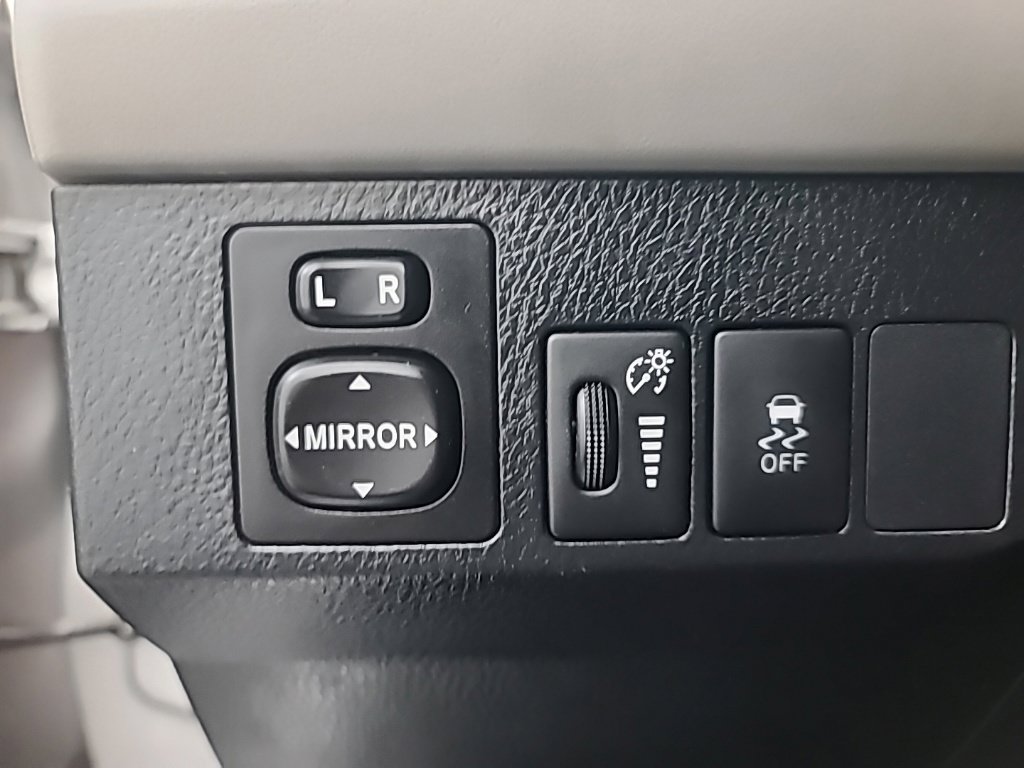 Used 2013 Toyota RAV4 LE w/ Preferred Accessory Pkg AWD/4WD image 27