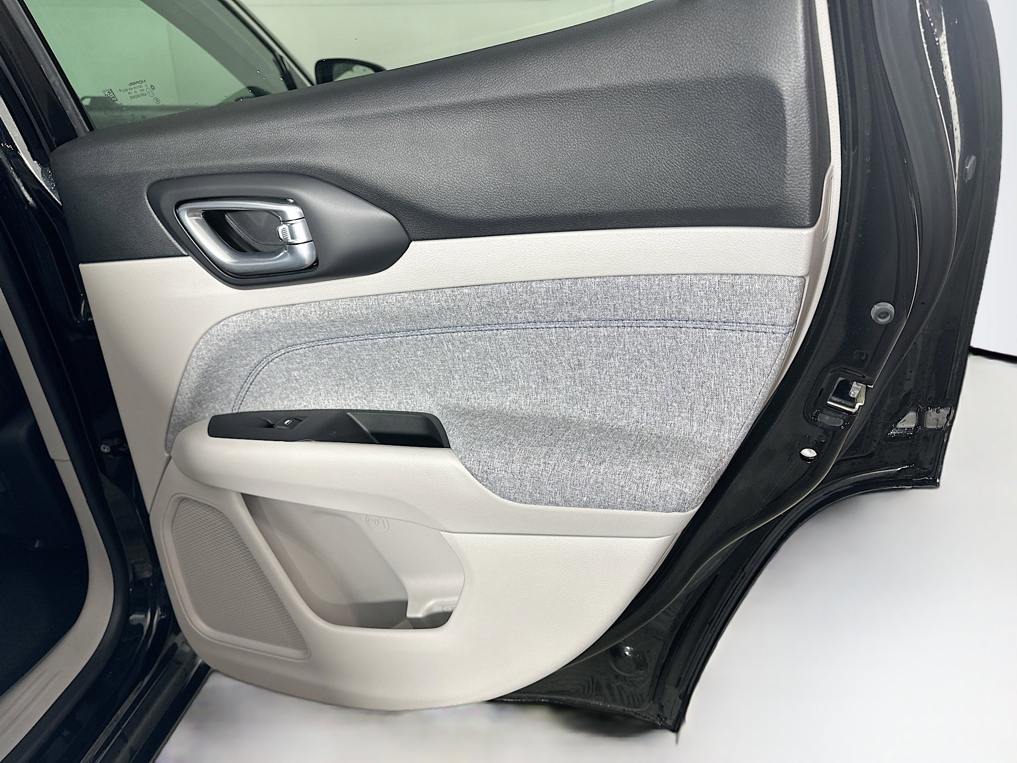 Used 2022 Jeep Compass Latitude FWD image 28