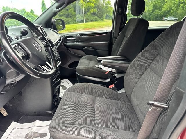 Used 2020 Dodge Grand Caravan SE FWD image 16