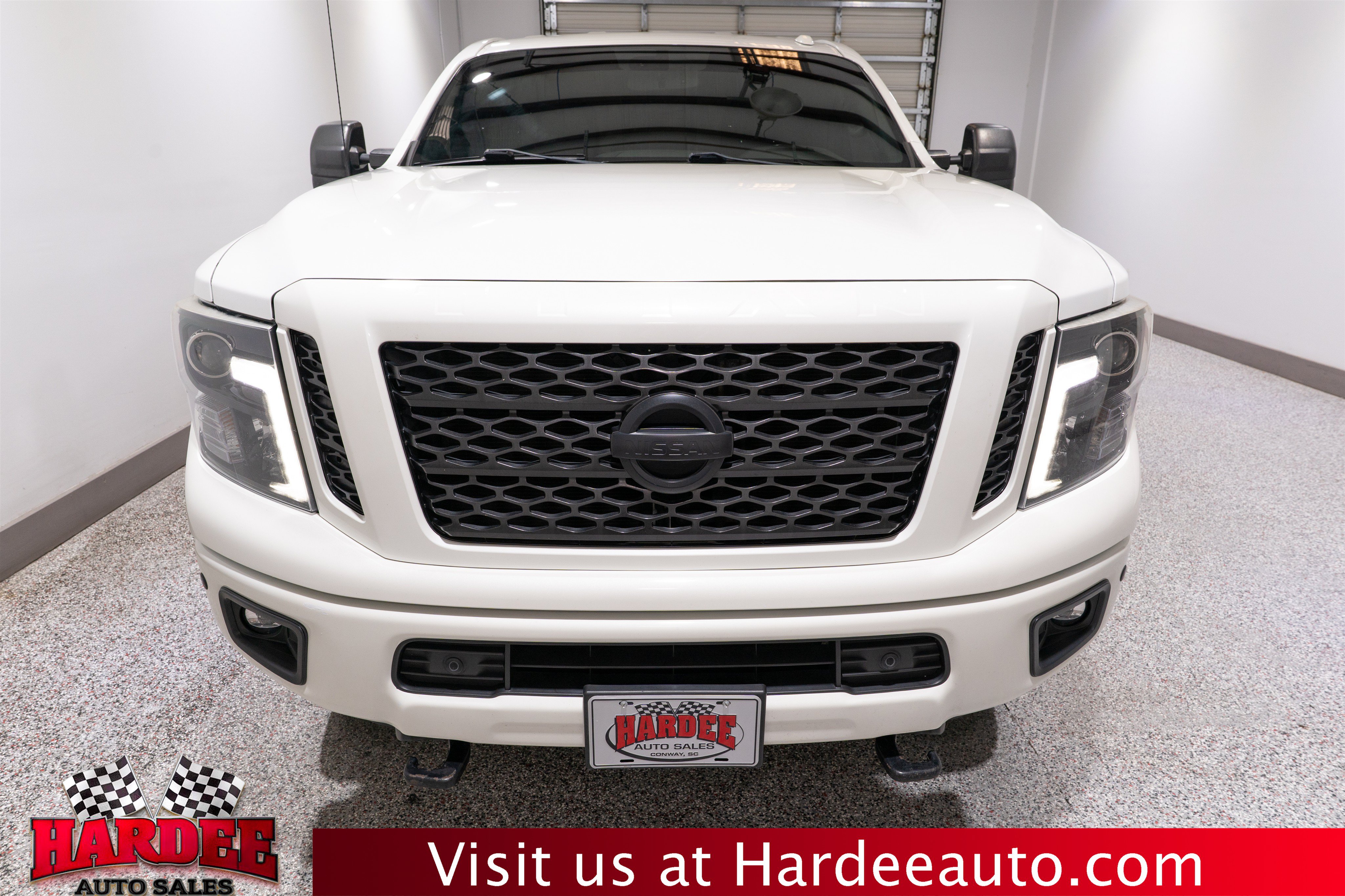 Used 2019 Nissan Titan SL w/ Midnight Edition AWD/4WD image 7
