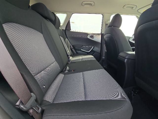 Used 2025 Kia Soul LX w/ LX Technology Package FWD image 13