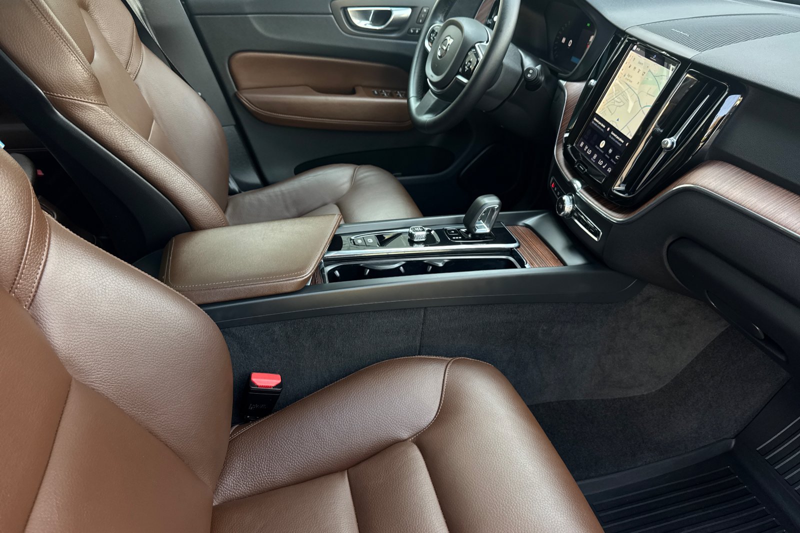 Certified 2023 Volvo XC60 B5 Plus w/ Protection Package Premier FWD image 18
