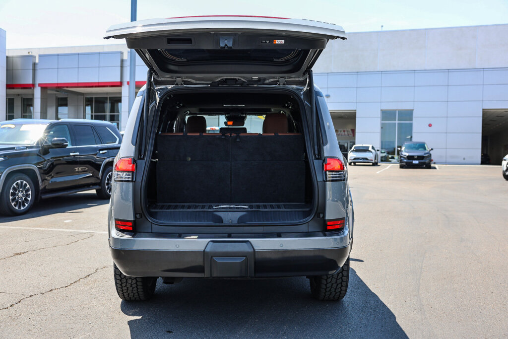 Used 2024 Lexus GX 550 w/ Accessory Package (2T) AWD/4WD image 30