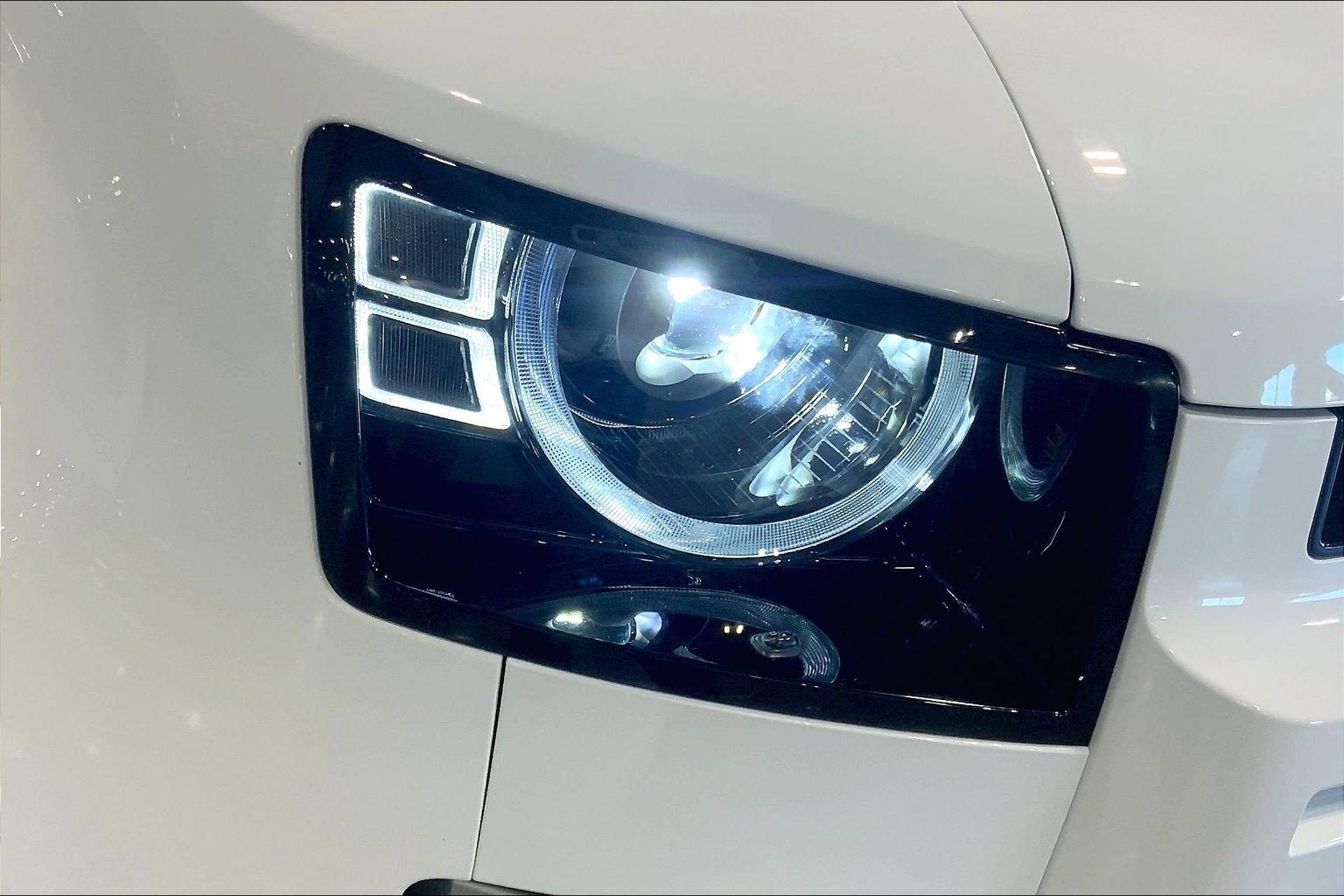 Used 2025 Land Rover Defender 130 S image 27