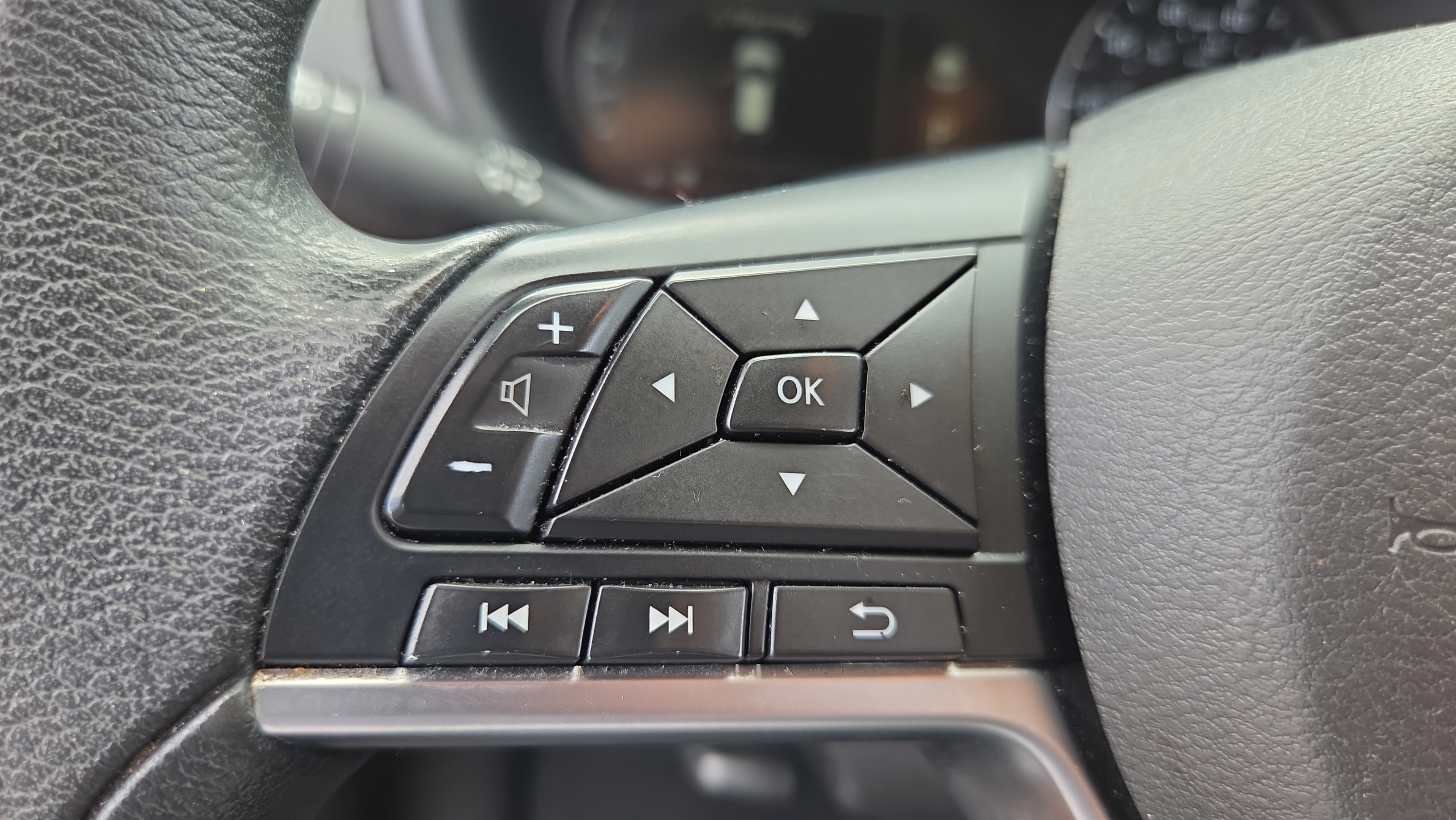 Used 2024 Nissan Kicks SV FWD image 23