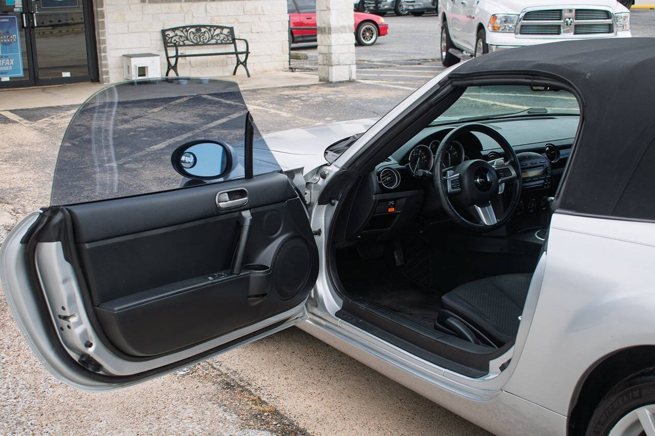 Used 2008 MAZDA MX-5 Miata Touring RWD image 17