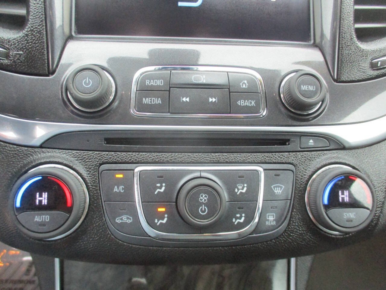 Used 2014 Chevrolet Impala LT w/ Convenience Package FWD image 16