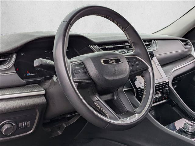 Used 2023 Jeep Grand Cherokee Laredo RWD image 7