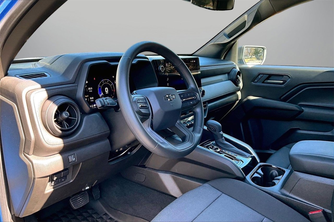 Used 2025 Chevrolet Colorado Trail Boss image 19