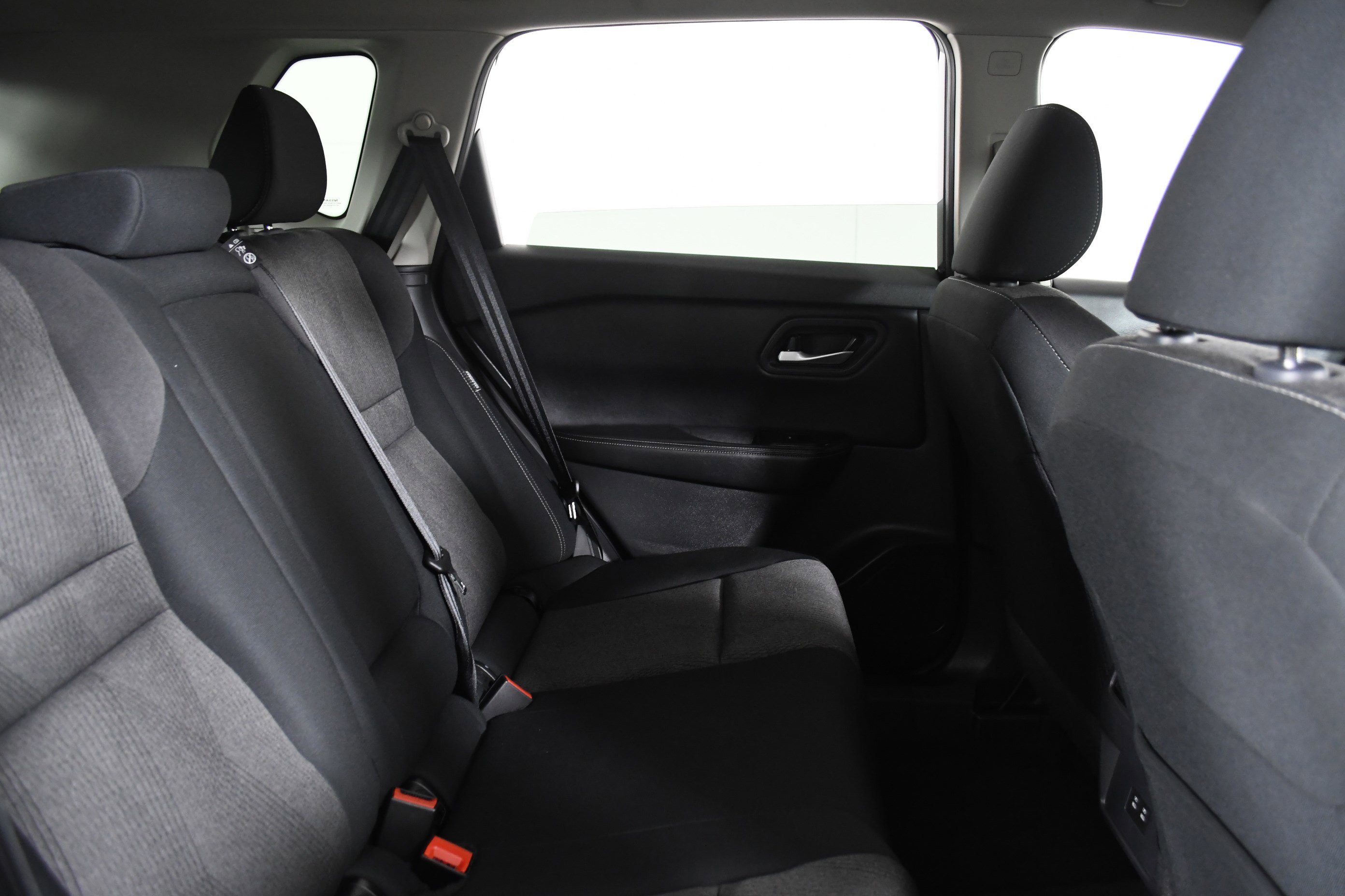 Used 2024 Nissan Rogue SV image 24