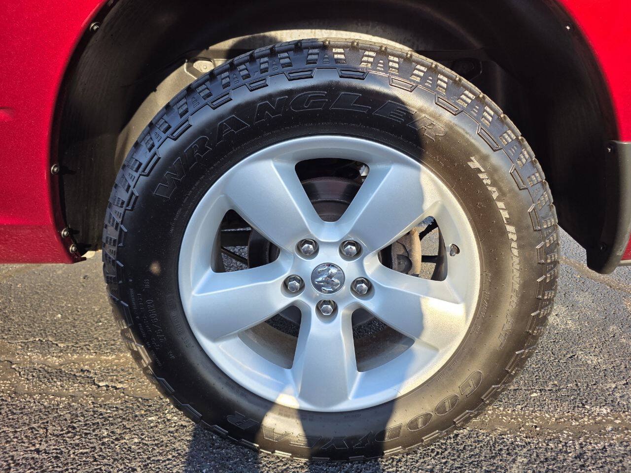 Used 2018 RAM 1500 Classic SLT AWD/4WD image 27