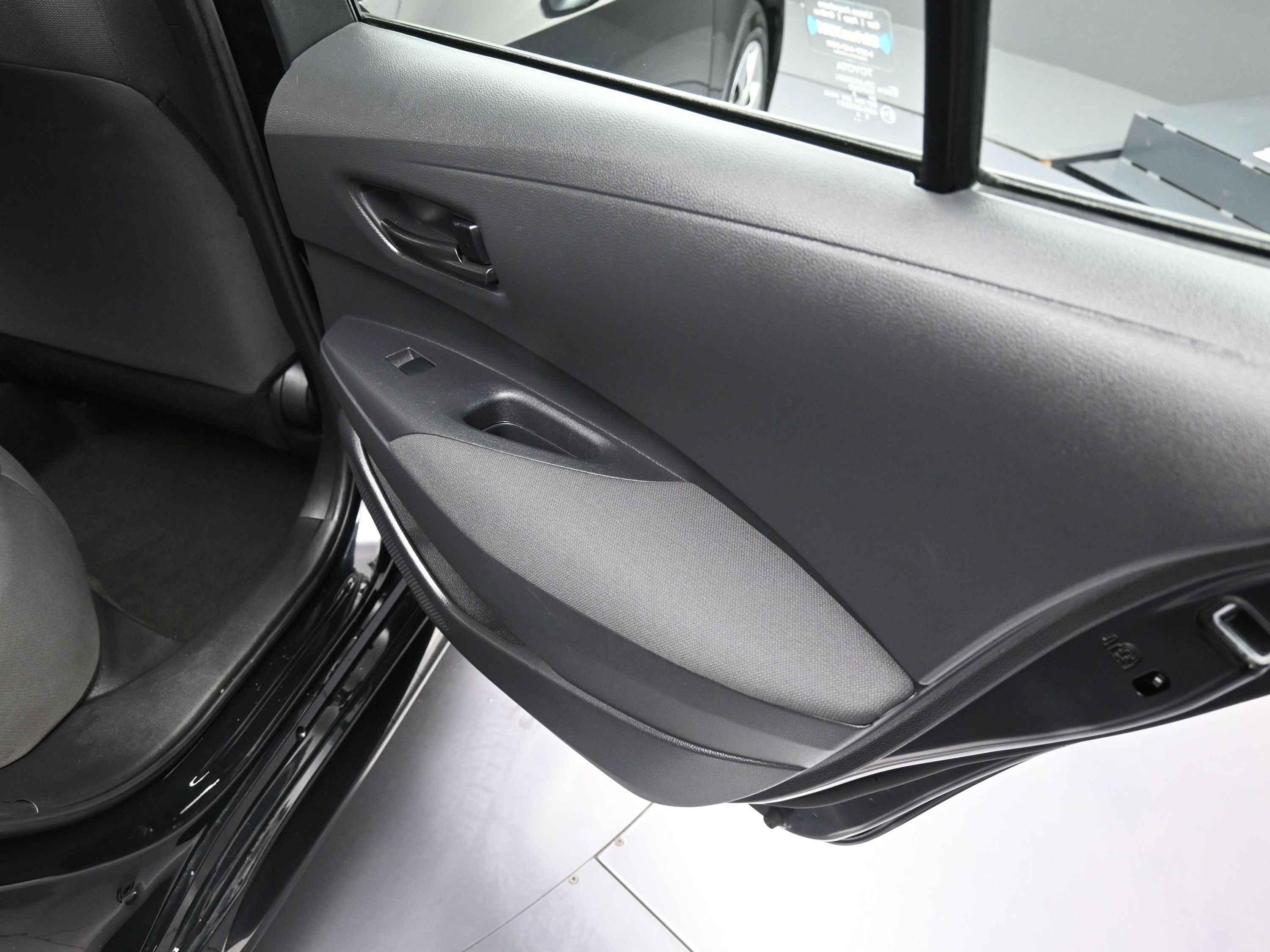 Used 2023 Toyota Corolla LE image 25