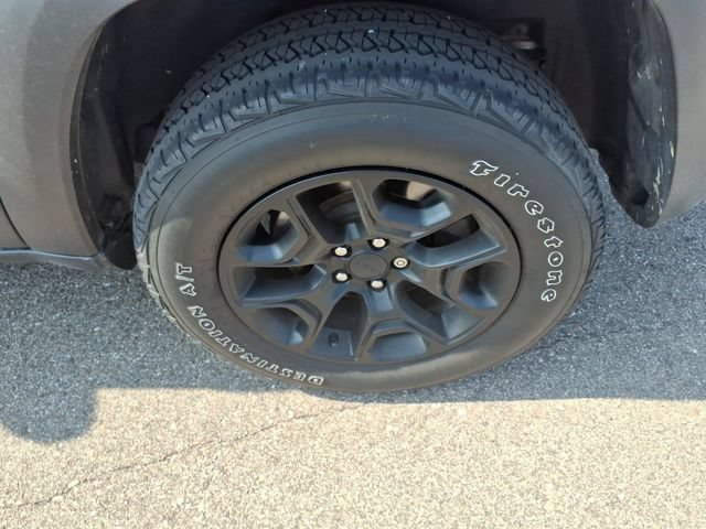 Used 2019 Jeep Cherokee Trailhawk w/ Cold Weather Group AWD/4WD image 8