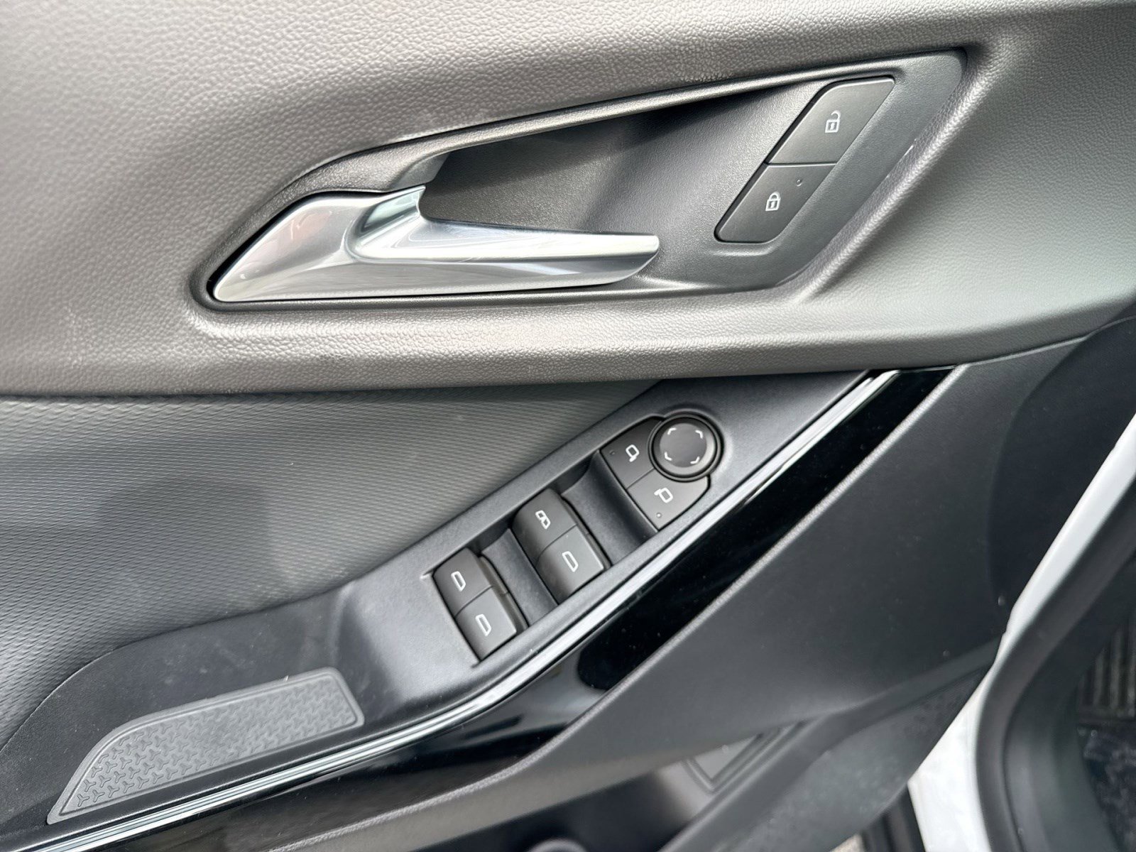 New 2026 Chevrolet Equinox LT w/ Convenience Package II image 15