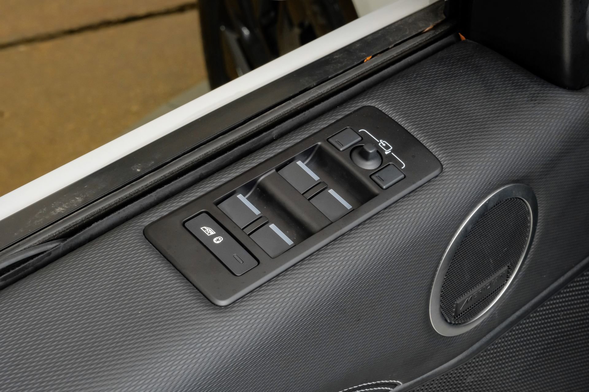 Used 2023 Land Rover Discovery S R-Dynamic image 47