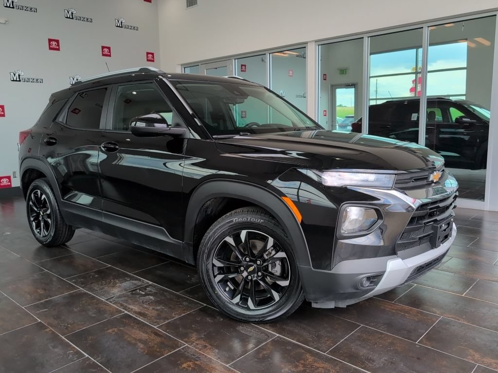Used 2023 Chevrolet TrailBlazer LT FWD image 2