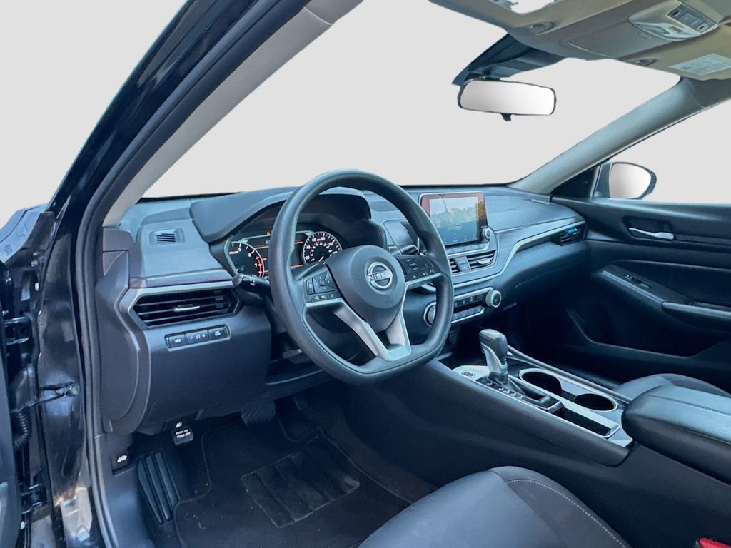 Used 2024 Nissan Altima 2.5 SV FWD image 19