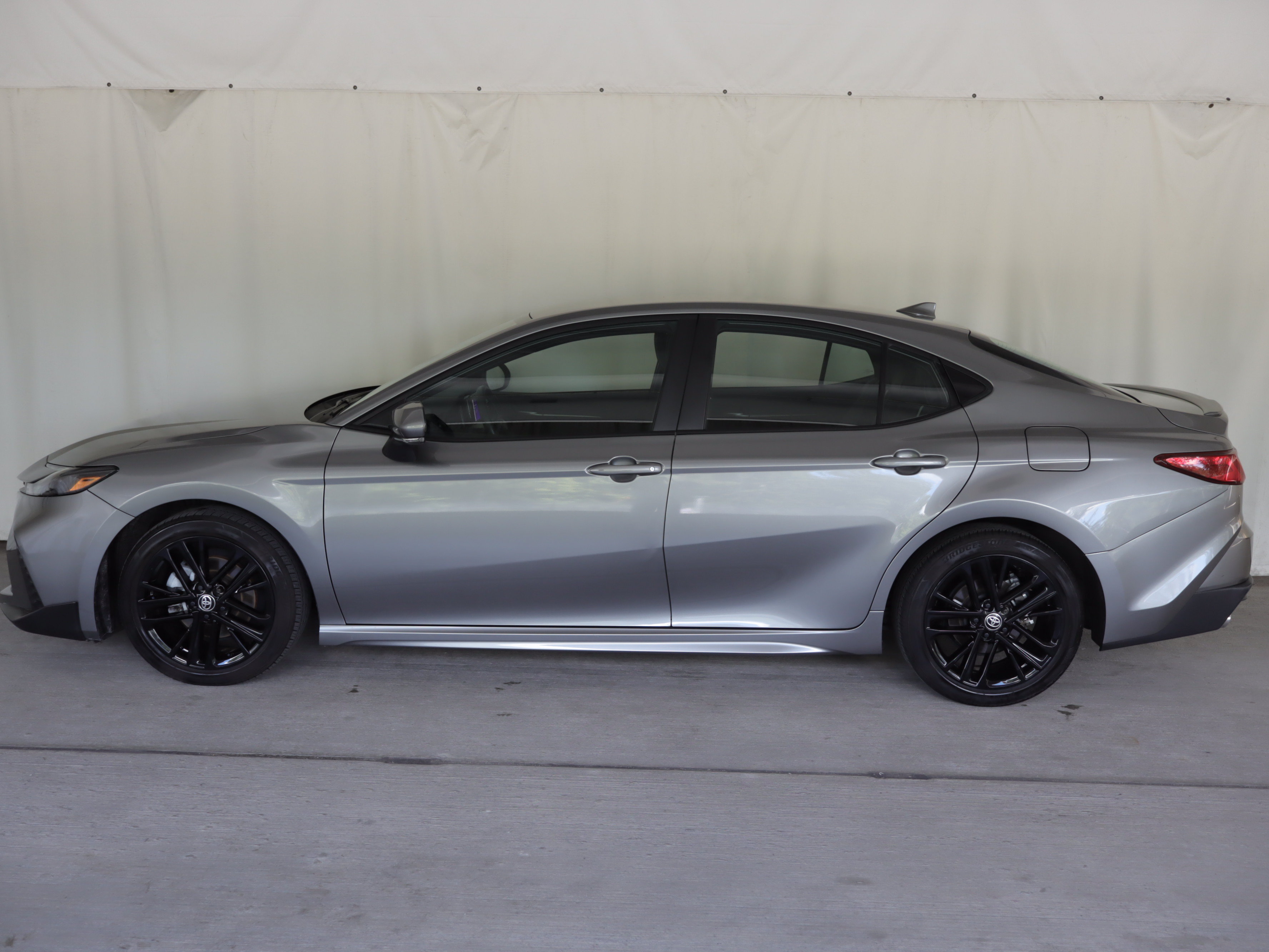 Used 2025 Toyota Camry SE w/ Convenience Package FWD image 23