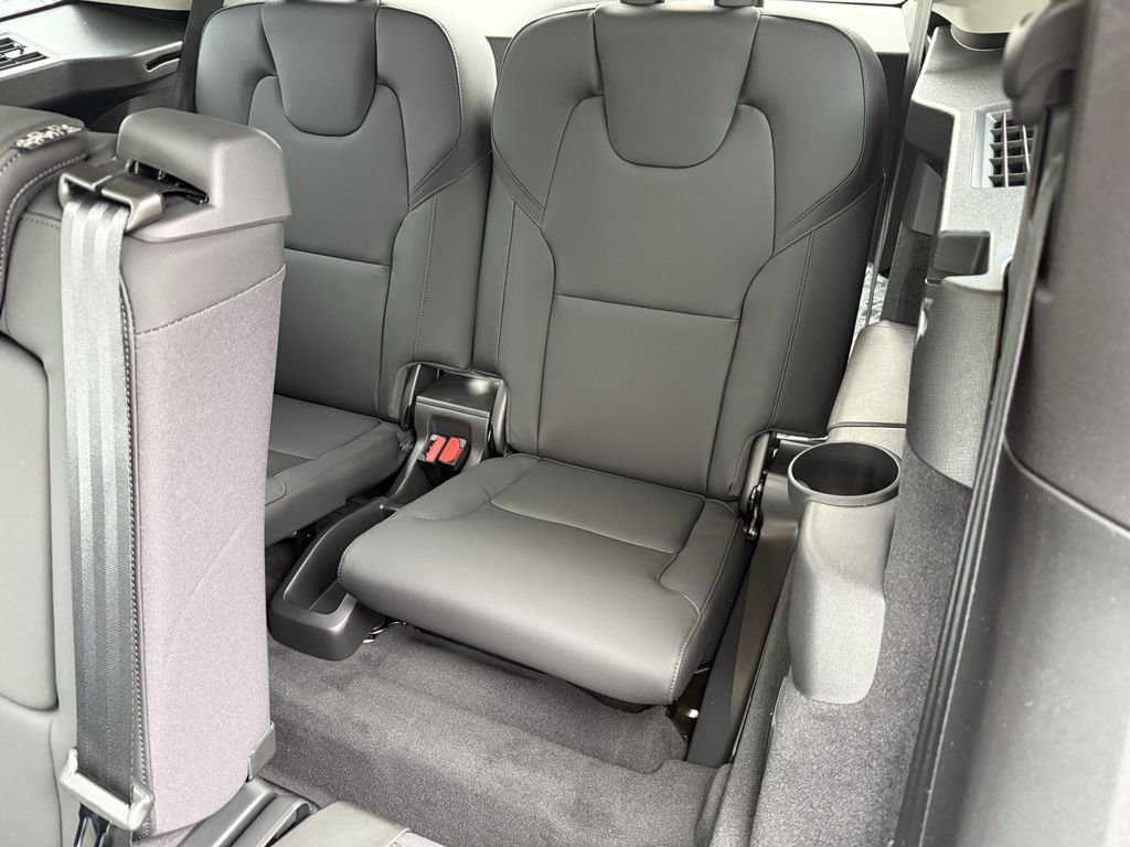 New 2026 Volvo XC90 B6 Plus w/ Protection Package Premier image 12