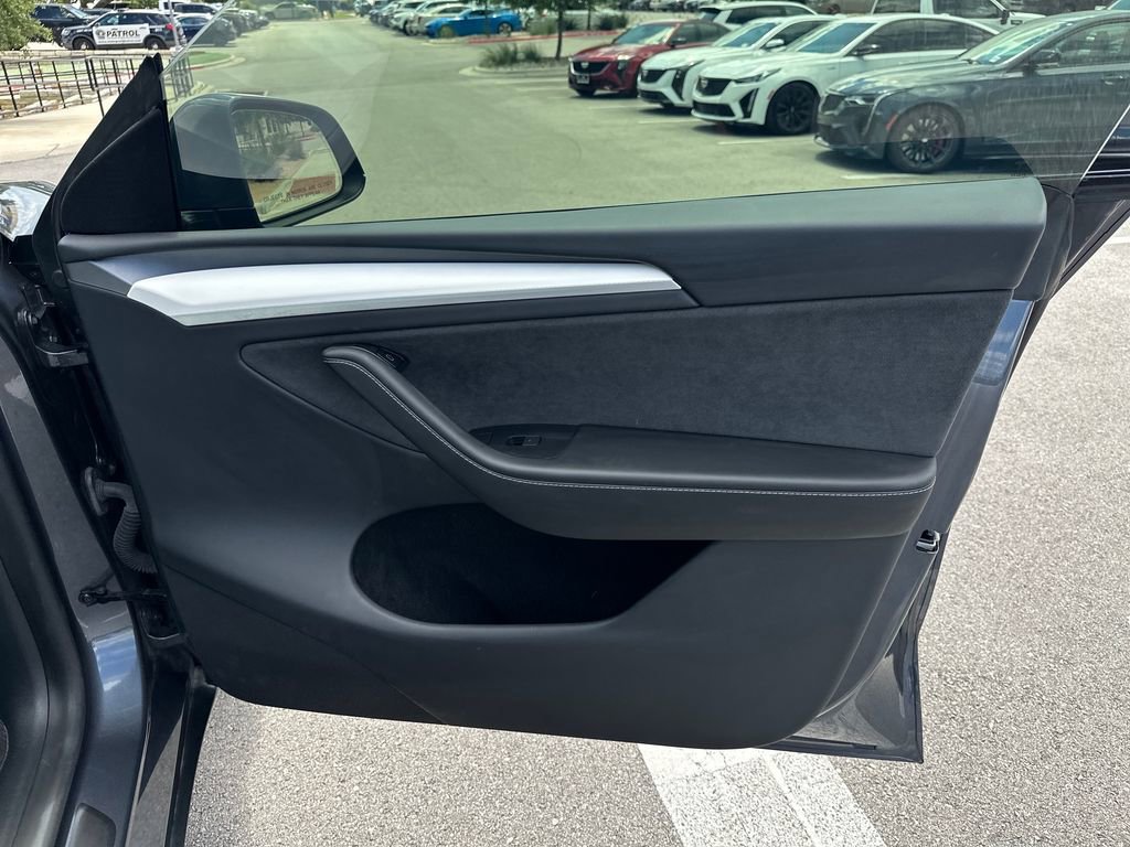 Used 2023 Tesla Model Y Long Range AWD/4WD image 32