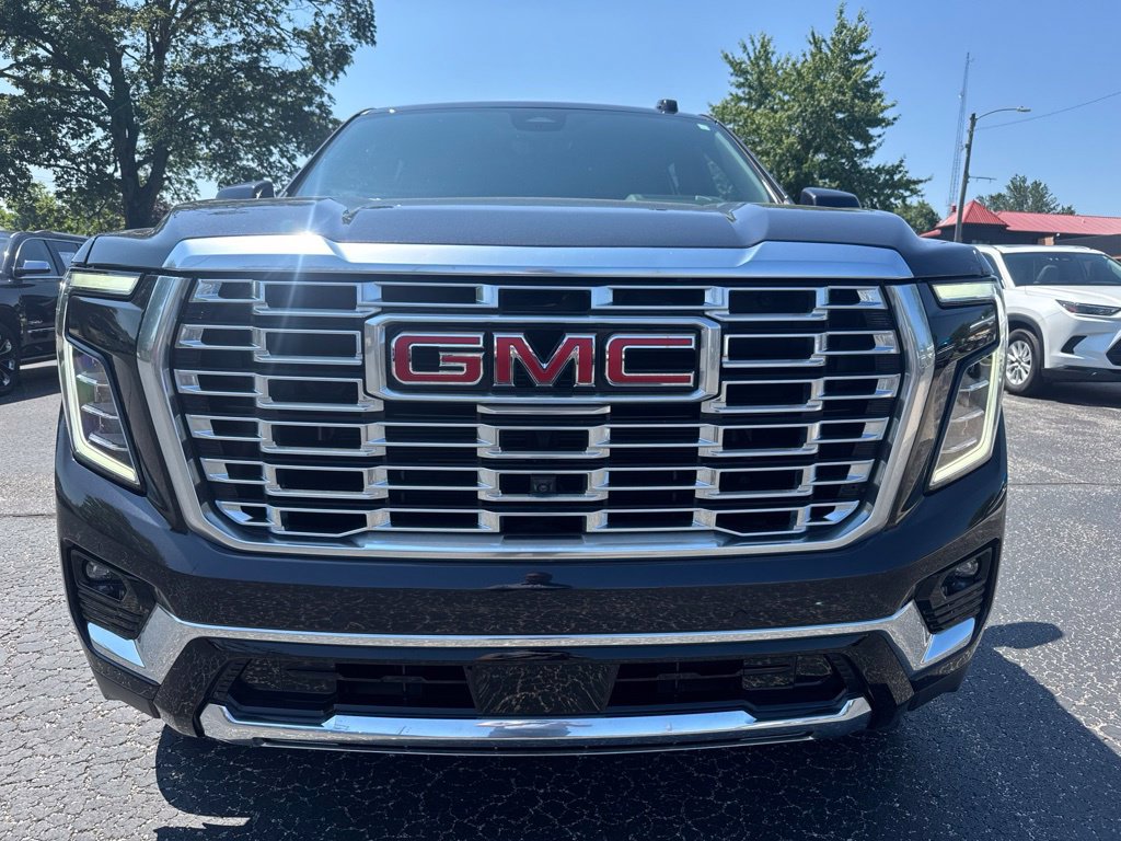 Used 2025 GMC Yukon Denali w/ Advanced Technology Package AWD/4WD image 2