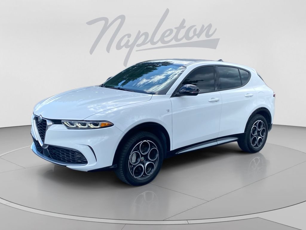 Used 2024 Alfa Romeo Tonale Ti w/ Premium Interior Package AWD/4WD image 1