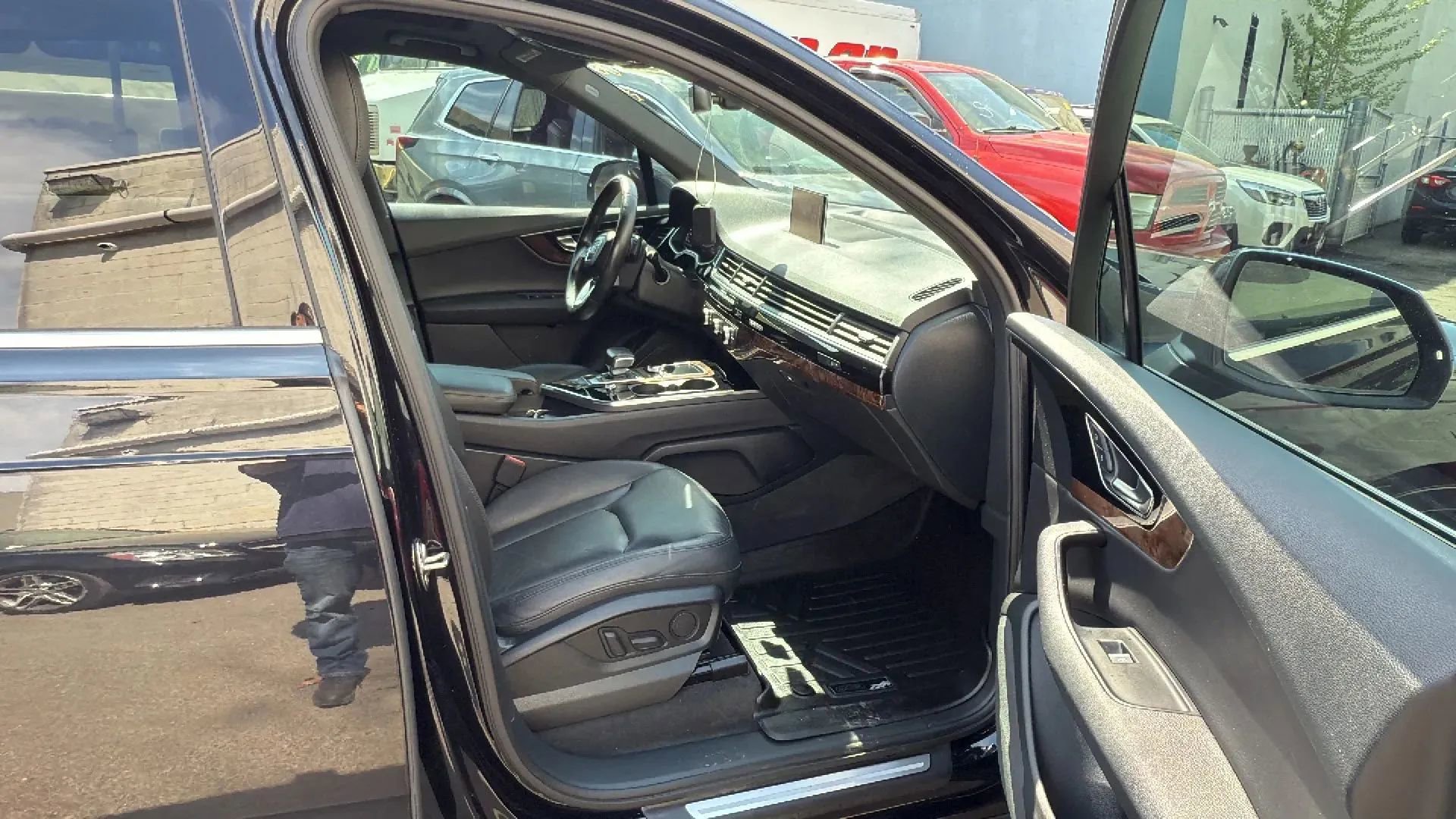 Used 2017 Audi Q7 3.0T Premium Plus w/ Premium Plus Package AWD/4WD image 24