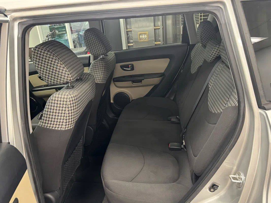 Used 2012 Kia Soul ! FWD image 22