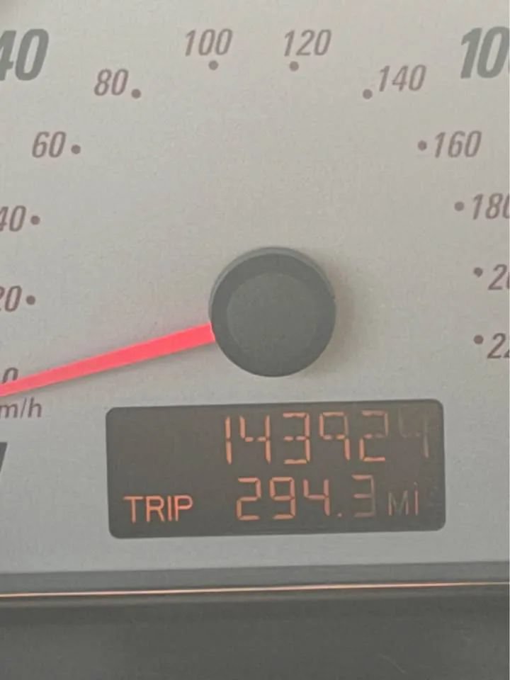 Used 2005 Saturn ION Red Line FWD image 9
