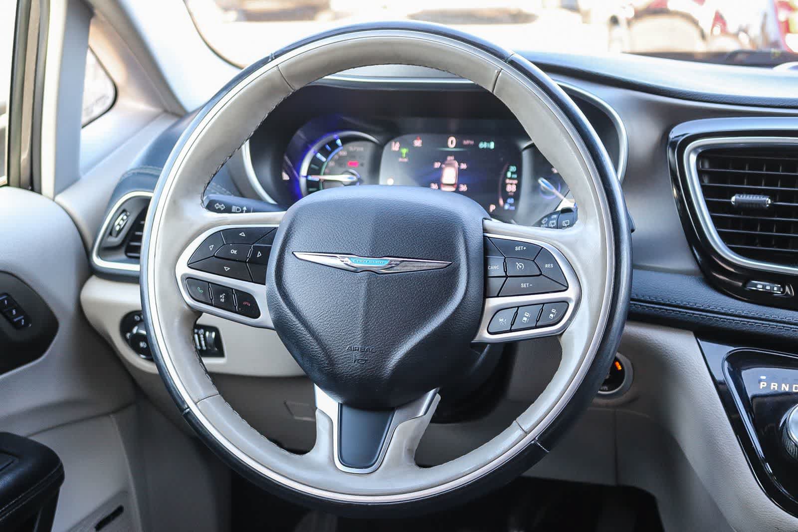 Used 2019 Chrysler Pacifica Limited w/ Advanced Safetytec Group FWD image 14