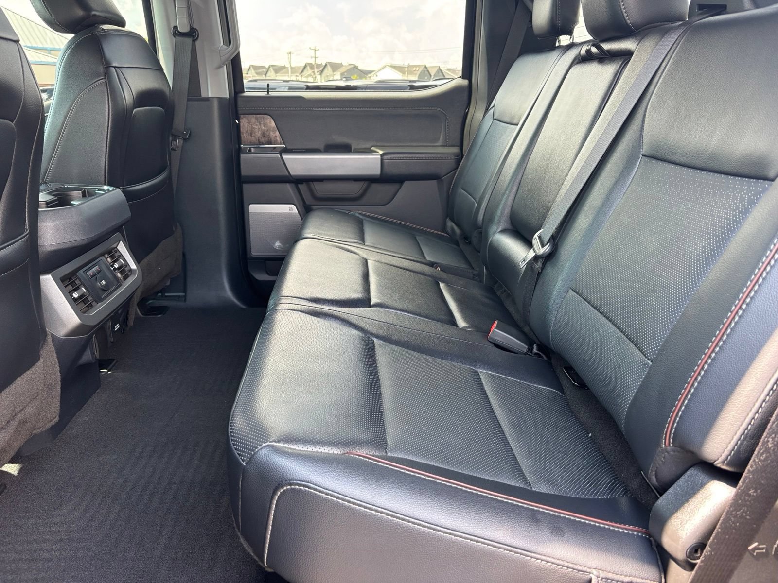 Used 2023 Ford F250 Lariat w/ Sport Appearance Package AWD/4WD image 16