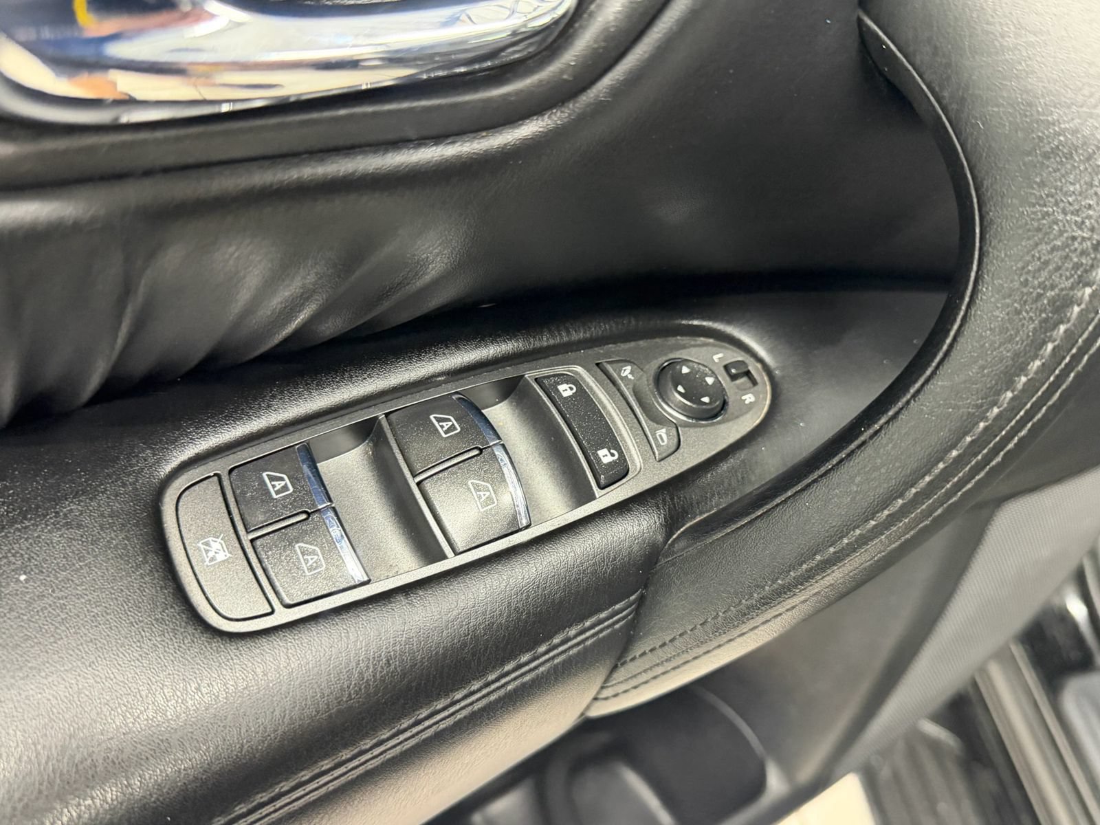 Used 2021 Nissan Armada SV RWD image 23