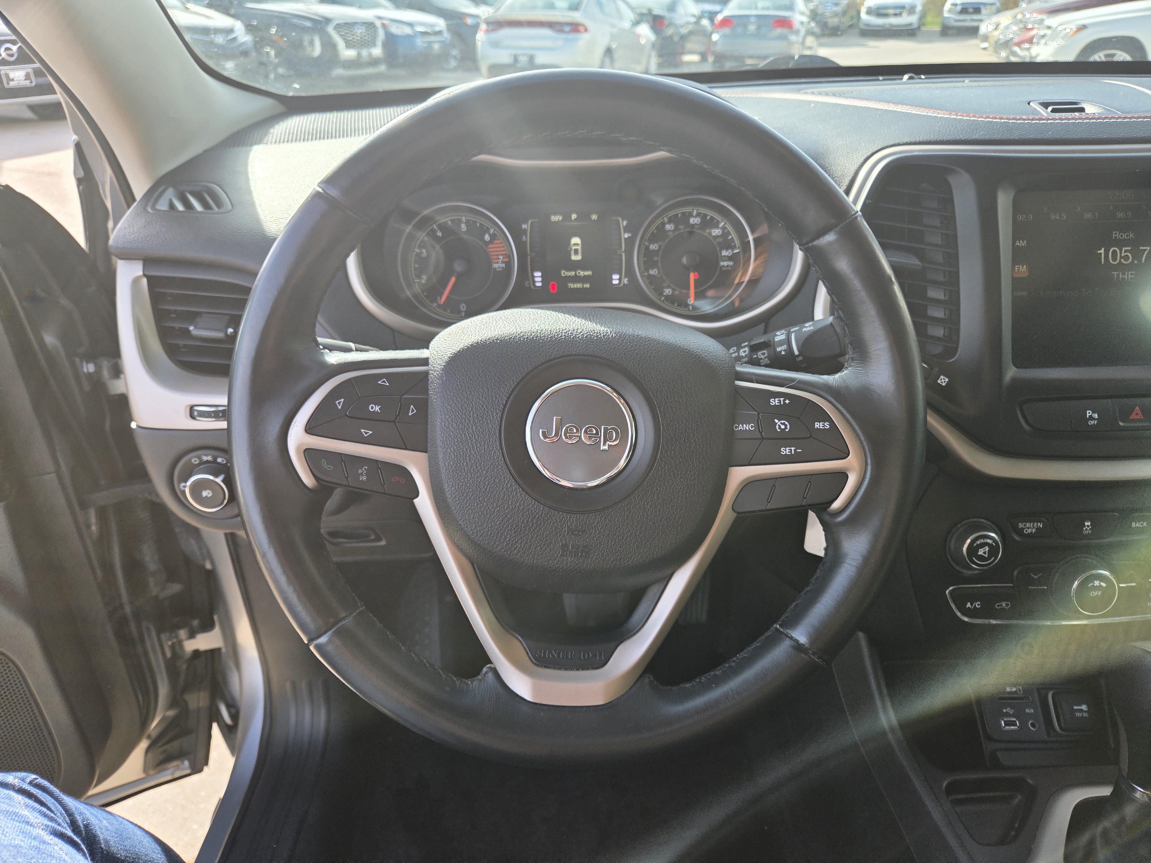 Used 2016 Jeep Cherokee 75th Anniversary FWD image 5